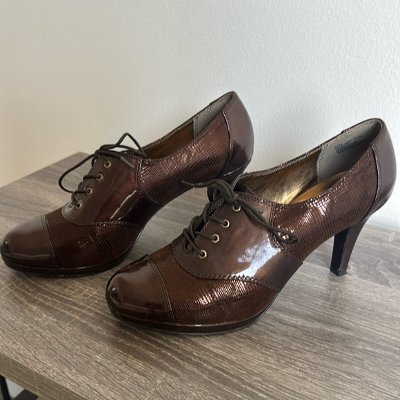 Anne Klein Shoes - Anne Klein brown heels 9.5